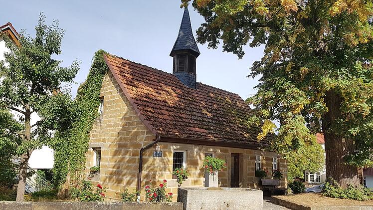 Auch das alte Gemeindehaus, in dem ein Betsaal untergebracht sind und ein Lagerraum, muss renoviert werden. Fotos: Tobias Kindermann