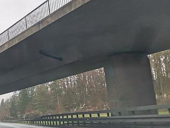 Erlangen: Straße zwischen Häusling und Haundorf nachts gesperrt - wegen Brückenbau