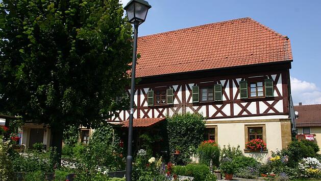 Die ehemalige Brauerei und das Wirtshaus in Birkach werden heute als Wohnhaus genutzt.  Archivfoto: Matthias Einwag