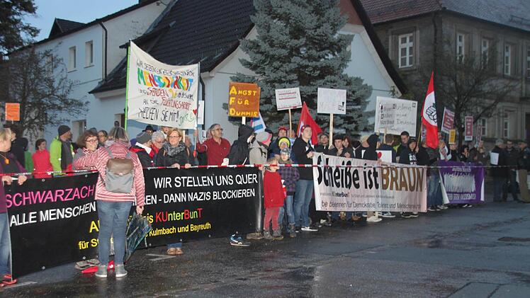 In Neudrossenfeld wird gegen die AfD demonstriert - Anlass ist der Auftritt von Bundesvize Gauland. Foto: Archiv/Stephan Tiroch