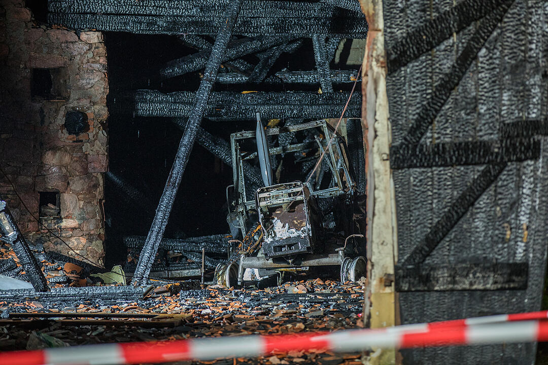 Historische Fachwerkhäuser in Spalt brennen aus - mehrere Verletzte