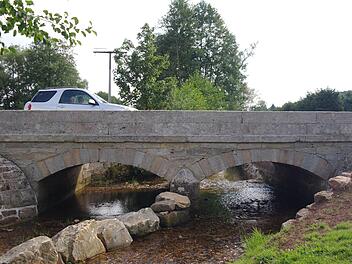 Die Auersbergbrücke ist nun nach der Traglasterhöhung wieder befahrbar.  Foto: Stephanie Elm