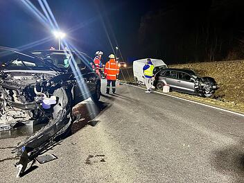 B27 bei Karlstadt nach Unfall mit mehreren Fahrzeugen gesperrt
