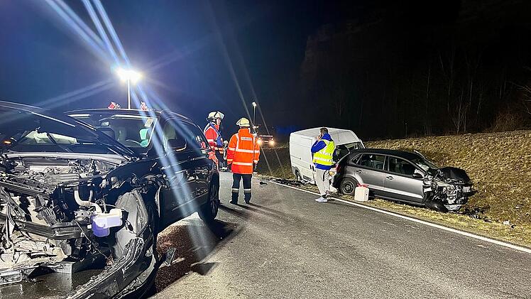 B27 bei Karlstadt nach Unfall mit mehreren Fahrzeugen gesperrt