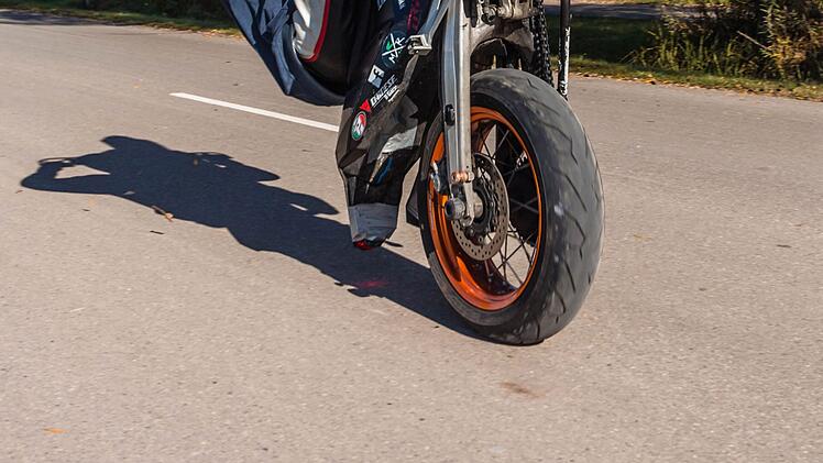 Frankenschnellweg bei F&uuml;rth: Biker nach Trick-Man&ouml;ver schwer verletzt