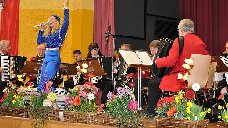 Stefanie Hertel bei ihrem ABBA-Medley Foto: Ingrid Kohles