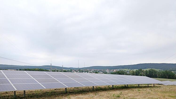 Photovoltaikanlage bei Seßlach. Für drei weitere laufen Genehmigungsverfahren. Foto: Simone Bastian