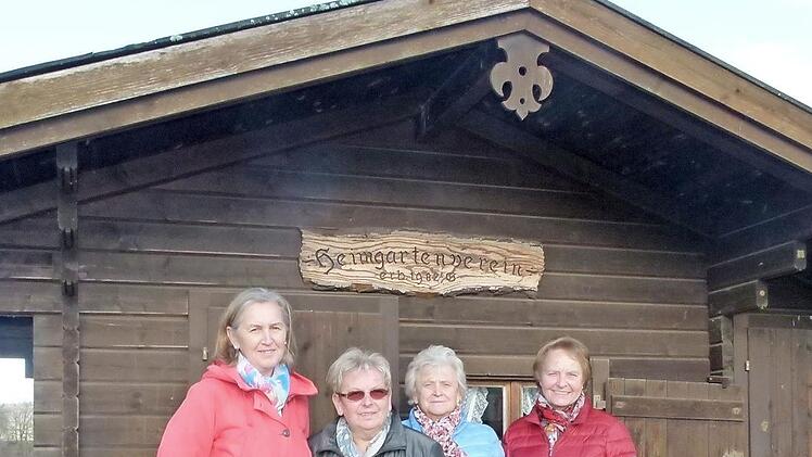 Der aktuelle Vorstand des Heimgartenvereins (von links): Inge Pöhlmann, Irmgard Gottzmann, Hedwig Schedewie und Renate Müller Repro/Foto: Werner Oetter