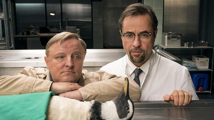 Kommissar Frank Thiel (Axel Prahl, links) und Gerichtsmediziner Karl-Friedrich Boerne (Jan Josef Liefers) ermitteln gemeinsam im Münster-Tatort. Foto: WDR/Thomas Kost