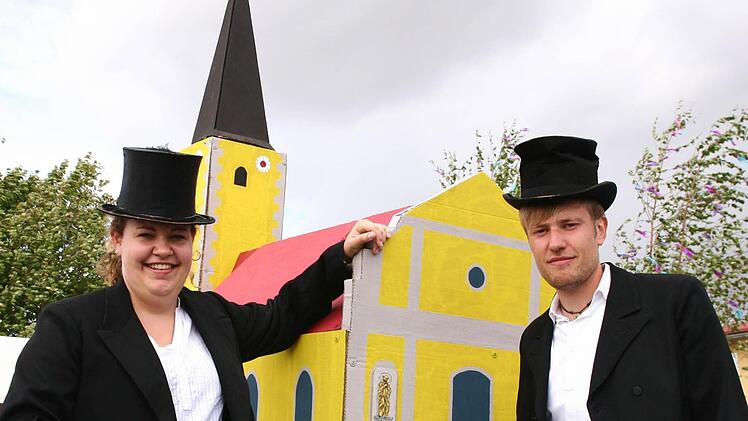Kirchweihprediger Linda Ebert und Tobias Gerlach.