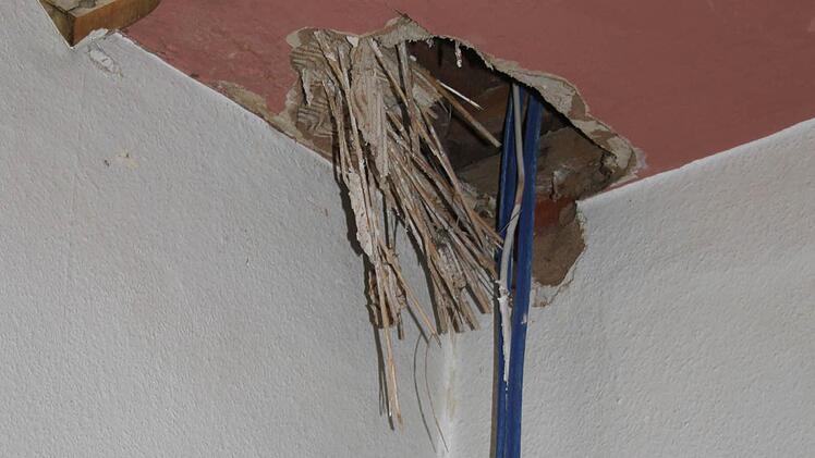 Die Decken sind mit Strohmatten abgehängt. Foto: Sonja Adam