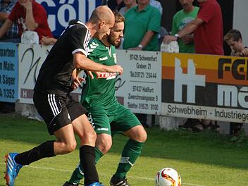 Gut verteidigt hat der FC Sand gegen den TSV Gro&szlig;bardorf (rechts Manuel Leicht), auch nach dem Feldverweis gegen Florian Gundelsheimer (links). Foto: G&uuml;nter Madrenas