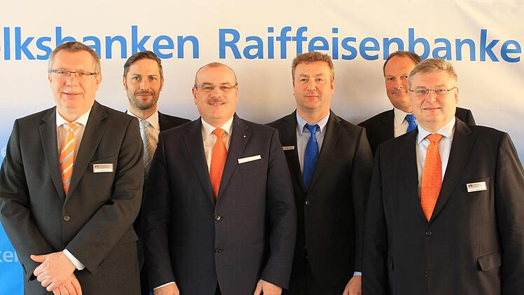 Die Vorstände der Raiffeisen- und Volksbanken (RV) im Genossenschaftskreisverband Lichtenfels Foto: Dominic Buckreus
