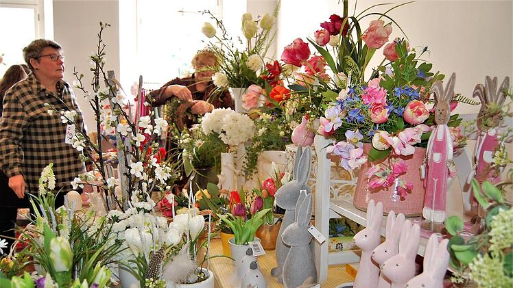 Kunsthandwerk unterschiedlicher Art gab es beim Ostereiermarkt in der Alten Aula zu bestaunen. Foto: Sigismund von Dobschütz