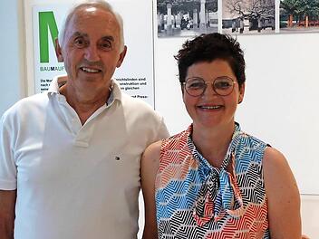 Die bisherige Vorsitzende Ulrika Rausch-Rieß wünscht ihrem designierten Nachfolger Franz Klatt bei einer weiteren Findungsversammlung ein komplettes Vorstandsteam.