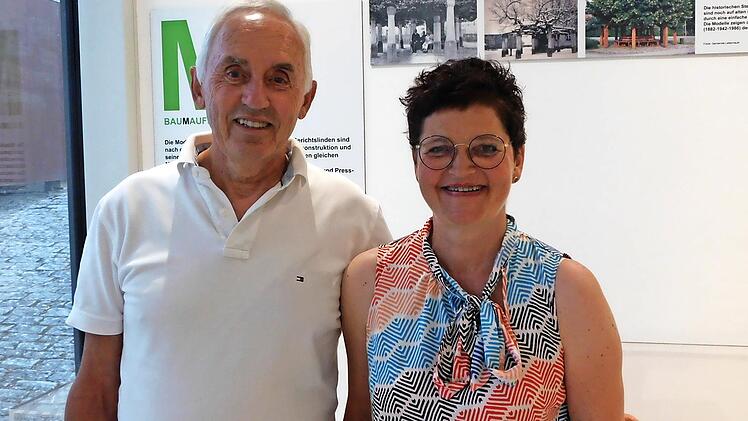 Die bisherige Vorsitzende Ulrika Rausch-Rieß wünscht ihrem designierten Nachfolger Franz Klatt bei einer weiteren Findungsversammlung ein komplettes Vorstandsteam.