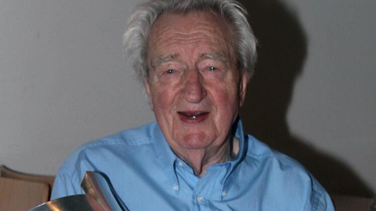 Bert Peßler hat den Weg dafür geebnet, dass die Trophäe für den deutschen Basketball-Meister auch den Weg nach Bamberg fand. Foto: bwa
