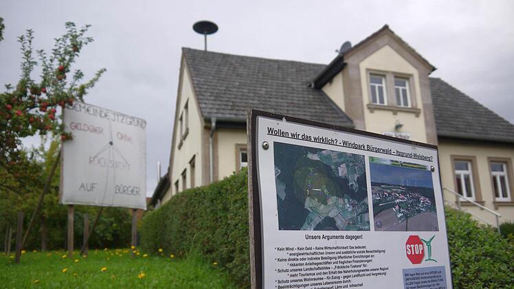 Streitfall: Der geplante "Windpark Bürgerwald" brachte besonders Teile der Welsberger Bevölkerung auf die Palme. Weil eines der Windräder verschoben werden muss, ist nun die Diskussion um das Projekt neu aufgeflammt.  Foto: Berthold Köhler