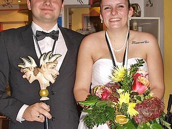 Gerade erst verheiratet, jetzt Prinzenpaar: Julia und Andreas Redel. Fotos: Thomas Weichert