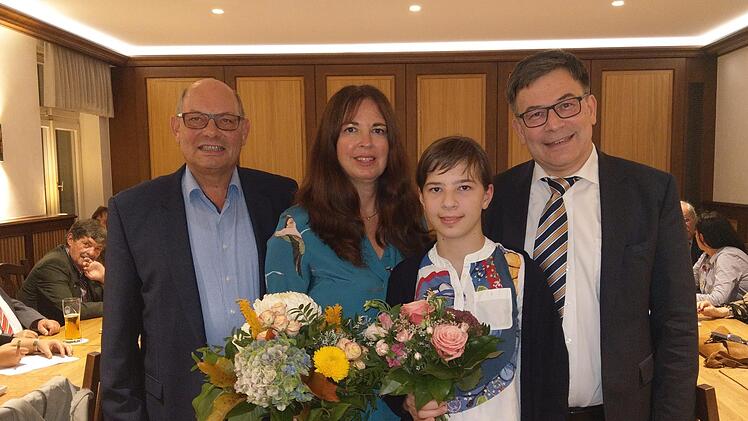 Geben dem Kandidaten Christian Müller (rechts) Rückhalt: CSB-Vorsitzender Hans-Heinrich Ulmann, Ehefrau Kerstin Müller und Tochter Sophia Müller. Foto: Simone Bastian