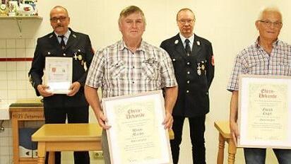 Ehrungen bei der Feuerwehr Untersiemau (von links): Bürgermeister Rolf Rosenbauer, Michael Köhler, Klaus Martin, Hans-Jürgen Ganß, Ewald Engel, Volker Kieser