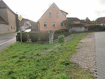 An dem Stromverteilerkasten beim Festplatz wäre ein möglicher Standort für die Ladestation. Foto: privat