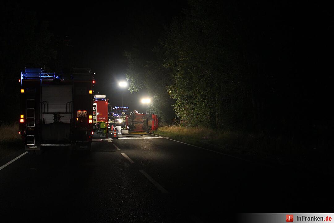 Pkw kracht in Baumgruppe und überschlägt sich bei Ödenreuth