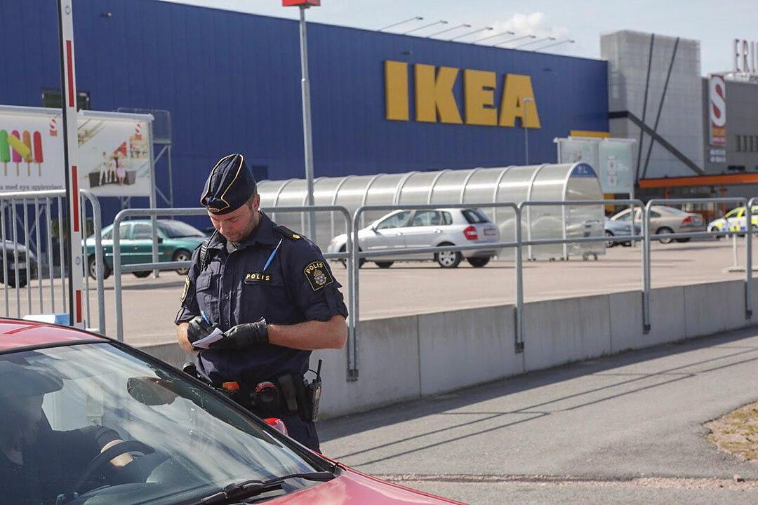 Messerangriff bei Ikea: Zwei Menschen sterben in Möbelhaus