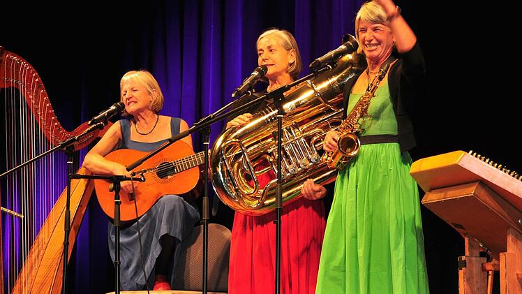 Versiert an vielen Instrumenten: die Well-Schwestern Foto: Ulrike Langer