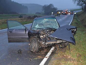 Gleich drei Autos waren Dienstagmorgen an einem Unfall beteiligt, der zwischen Dankenfeld und Priesendorf passierte. Alle Fotos: Ronald Rinklef