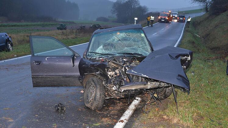 Gleich drei Autos waren Dienstagmorgen an einem Unfall beteiligt, der zwischen Dankenfeld und Priesendorf passierte. Alle Fotos: Ronald Rinklef