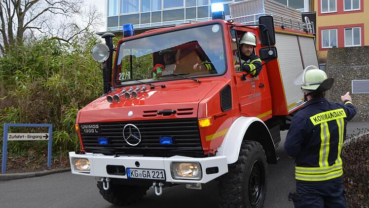Aufgrund eines Fehlalarms rückte das neue Fahrzeug der Garitzer Feuerwehr am Sonntag zum ersten Mal aus. Foto: Peter Rauch