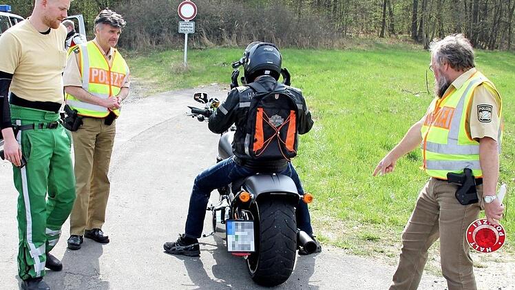 Schaut mal da hin? Es waren Fachleute am Werk. An der Harley Davidson auf diesem Bild wurde nichts beanstandet.