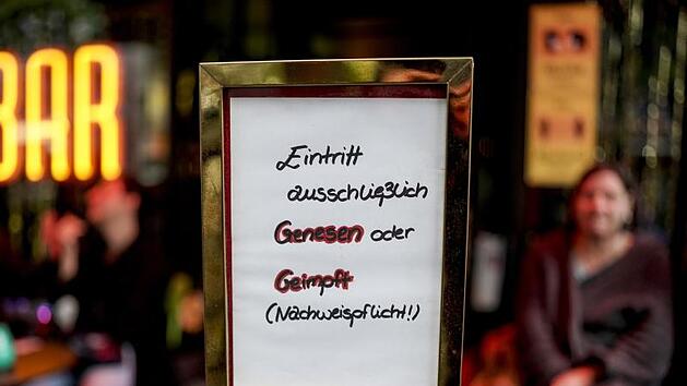 2G-Regel in immer mehr Bundesl&auml;ndern - Virologe Kekul&eacute; warnt vor Superspreading-Ereignissen