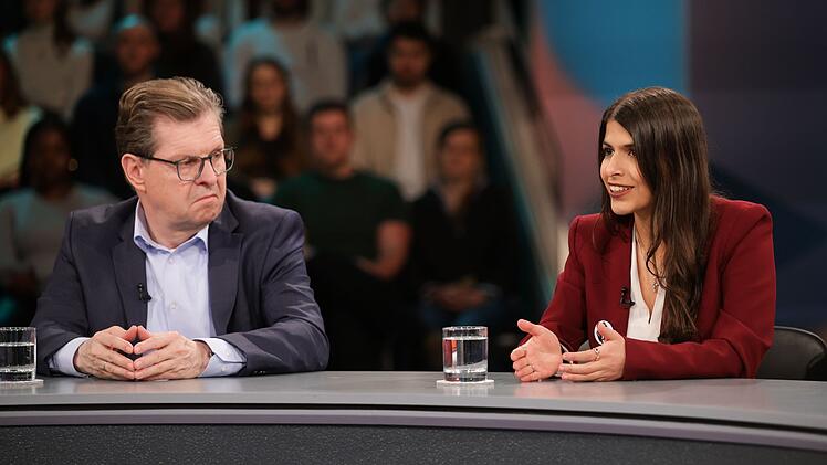 SPD-Au&szlig;enpolitiker Ralf Stegner und die deutsch-iranische Studentin Daniela Sepehri diskutierten in "Hart aber fair" &uuml;ber das Schicksal Irans.