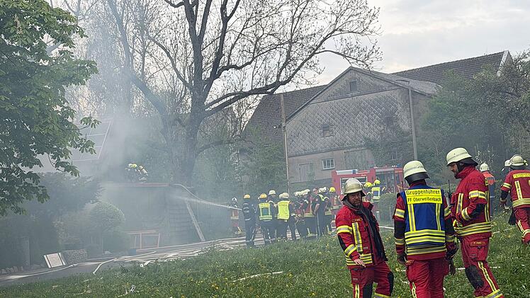 Brand in Konradsreuth: Anwohner im 100-Meter-Radius evakuiert