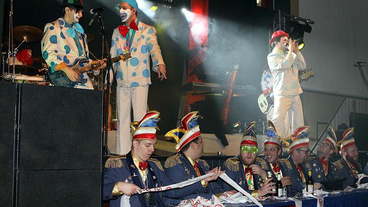 Musik und Elferrat ergänzten sich prima. Foto: Michael Wunder
