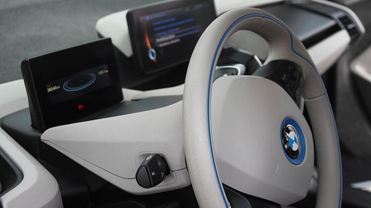 Den Innenraum des BMW i3 beschreibt frank Herzog passenderweise mit dem Begriff "futuristisch".  Foto: Sarah Zubel
