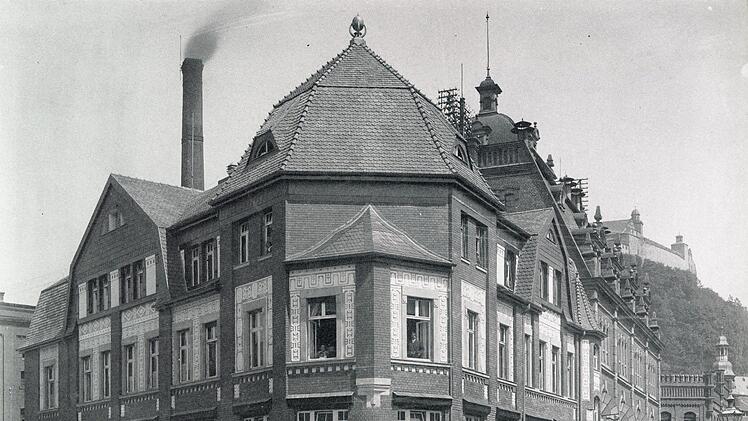 ... - das alte Verwaltungsgebäude; rechts das Sudhaus in der Klostergasse. Fotos: Archiv Stephan Tiroch