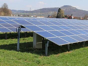 Wenn Grafendobrach Energiedorf wird, soll dort auf 13,7 Hektar  eine Photovoltaik-Anlage gebaut werden und grünen Strom vom Acker  produzieren. Symbolfoto:  Archiv
