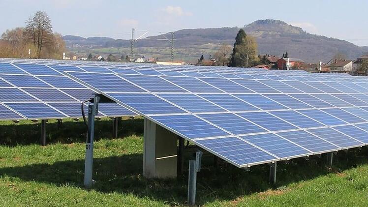 Wenn Grafendobrach Energiedorf wird, soll dort auf 13,7 Hektar  eine Photovoltaik-Anlage gebaut werden und grünen Strom vom Acker  produzieren. Symbolfoto:  Archiv