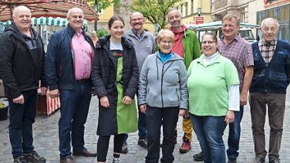 Die neun Direktvermarkter des Coburger Bauernmarktes freuen sich auf ihre Gäste, die am Samstag herzlich willkommen sind.  Foto: Gabi Bertram
