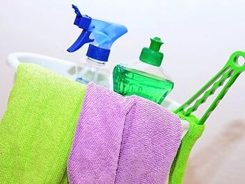 Weniger ist mehr: Vier bestimmte Putzmittel sind im Haushalt v&ouml;llig ausreichend.
