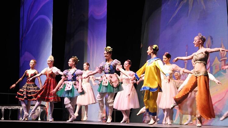 Das Klassische Russische Ballett aus Moskau verzauberte mit prächtigen Kostümen.