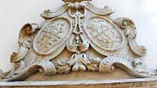 Das Hochzeitswappen von Heinrichsen und Catharina von Höflich stammt noch von der ehemaligen Schlosskapelle.