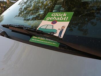 Ab 2. Mai steckt hinter dem Scheibenwischer ein Knöllchen.  Foto: Hofbauer