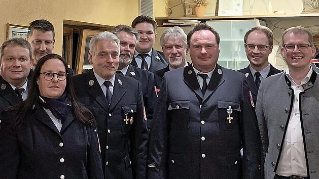 Geehrte, Führungskräfte der Melkendorfer Wehr und Ehrengäste, von links: Günther Beyerlein, Klaus Suske, Detlev Hahn, Thomas Limmer, Kerstin Berg, Klaus Täuber, Christopher Stübinger, Andreas Zimmermann, Thomas Suske, Hermann Grampp, Torsten Gramp...