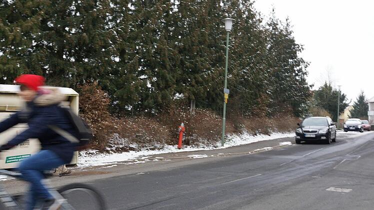 Wo die Container in der Kobelstraße stehen, führt künftig eine Querstraße durch das Areal. Foto: Arkadius Guzy