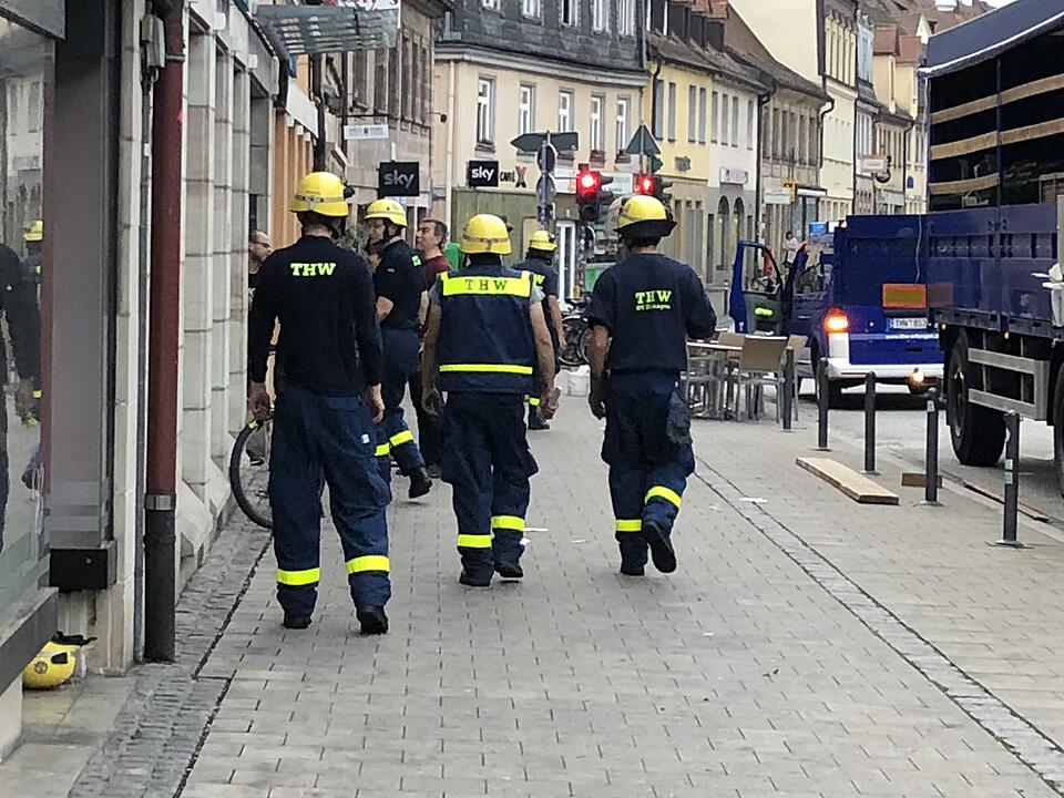Mehrere zentimeterdicke Hagelkörner gehen in Franken nieder