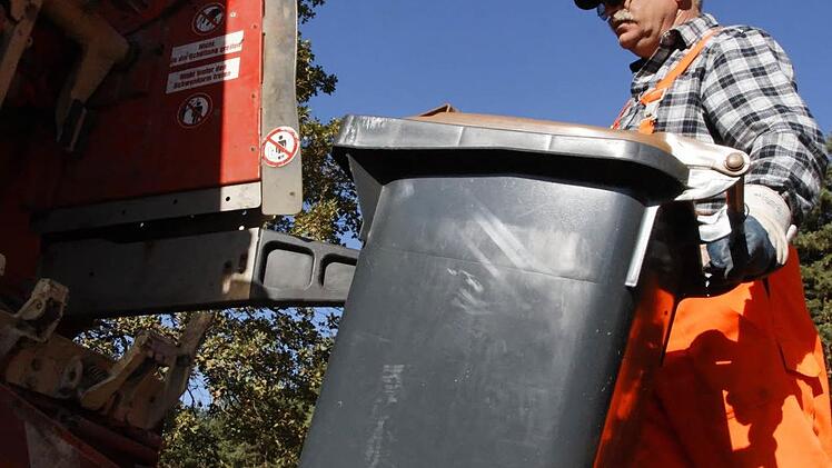 Die Müllabfuhr wird für die Kronacher Kreisbürger teurer. Woran liegt das? Wir haben nachgefragt. Symbolbild: FT-Archiv